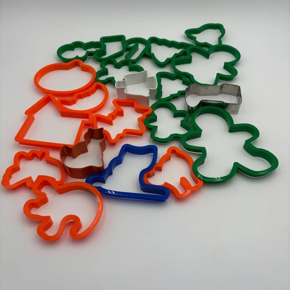 Unbranded Cookie Cutter Lot of 21 Multicolor Christmas and Halloween Shapes